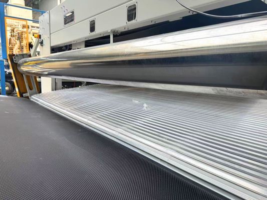 Non-woven making profile adjustable cross lapper