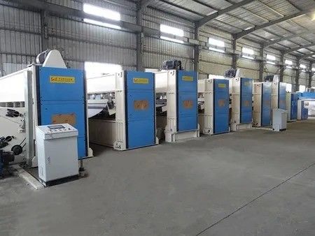 200 kg/H - 400 kg/H Linha de produção de feltro de pulverizador de dedos da máquina de perfuração de agulhas não tecidas