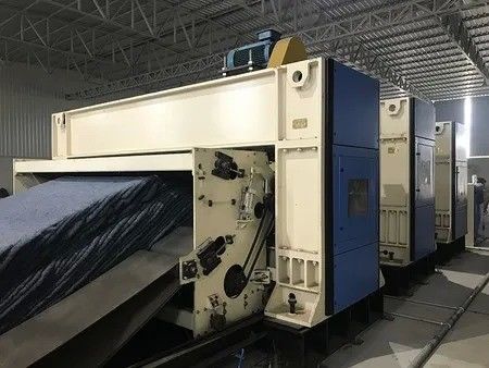 Máquina de perfurar agulhas não tecidas de fibras de feltro recicladas