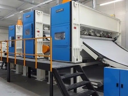 Máquina de perfurar agulhas laminadas de várias camadas Linha de produção de feltro não tecido
